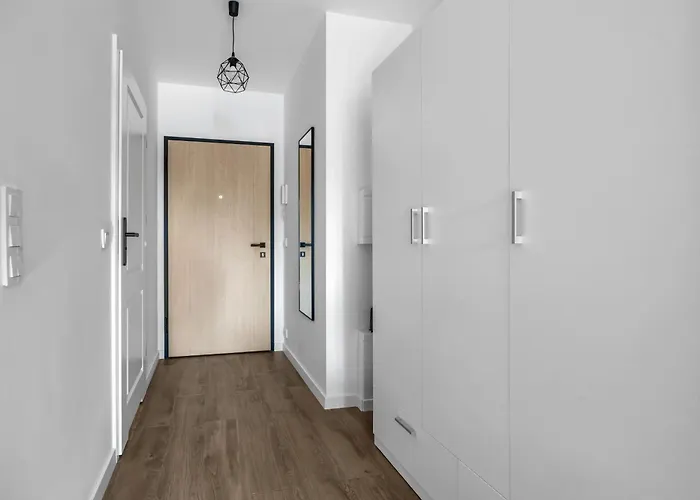 Appartamento Wlochy - Balcony, Parking - By Rentujemy